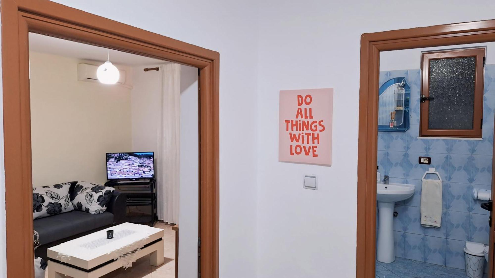 Promenade Apartment In City Centre Berat Bagian luar foto