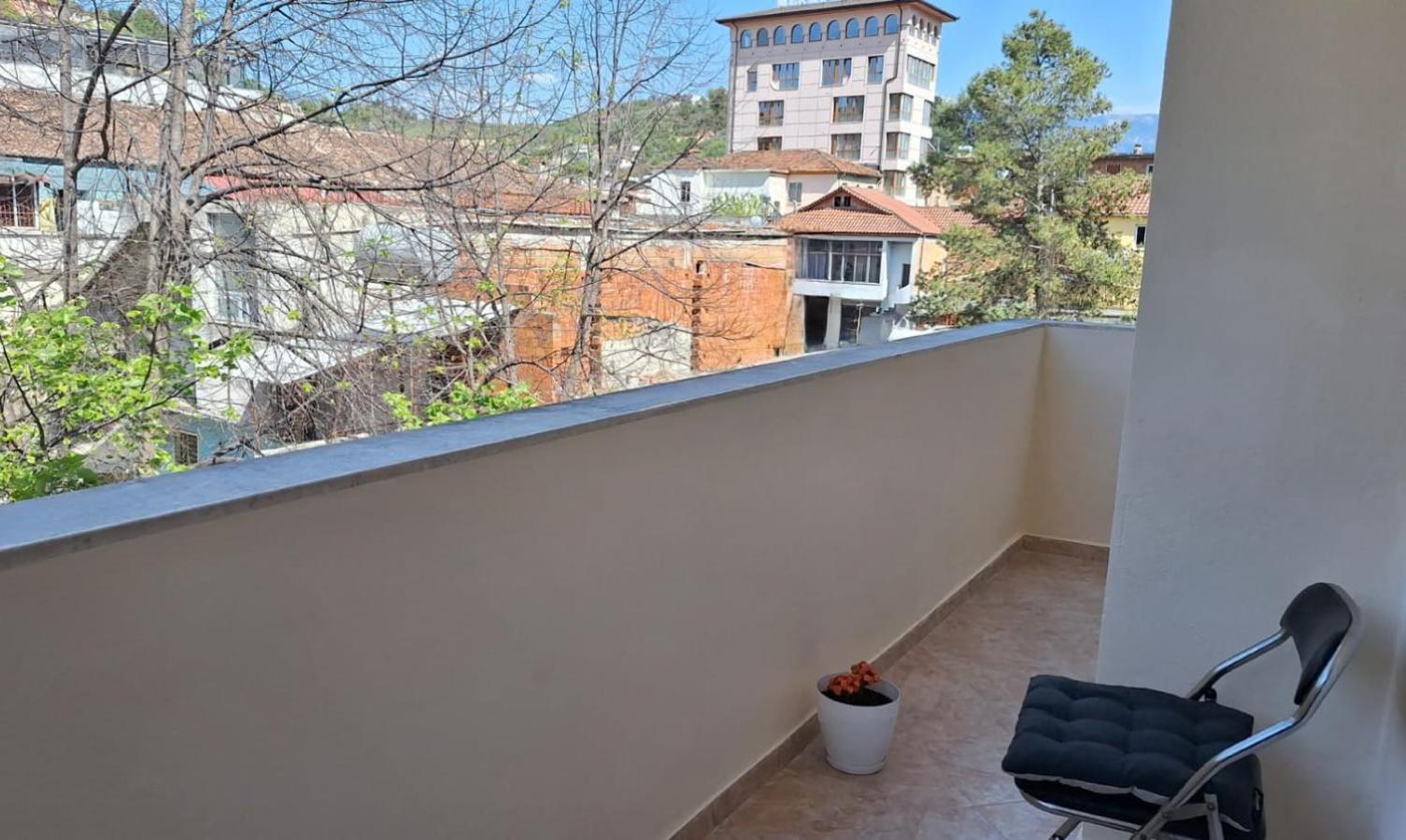 Promenade Apartment In City Centre Berat Bagian luar foto
