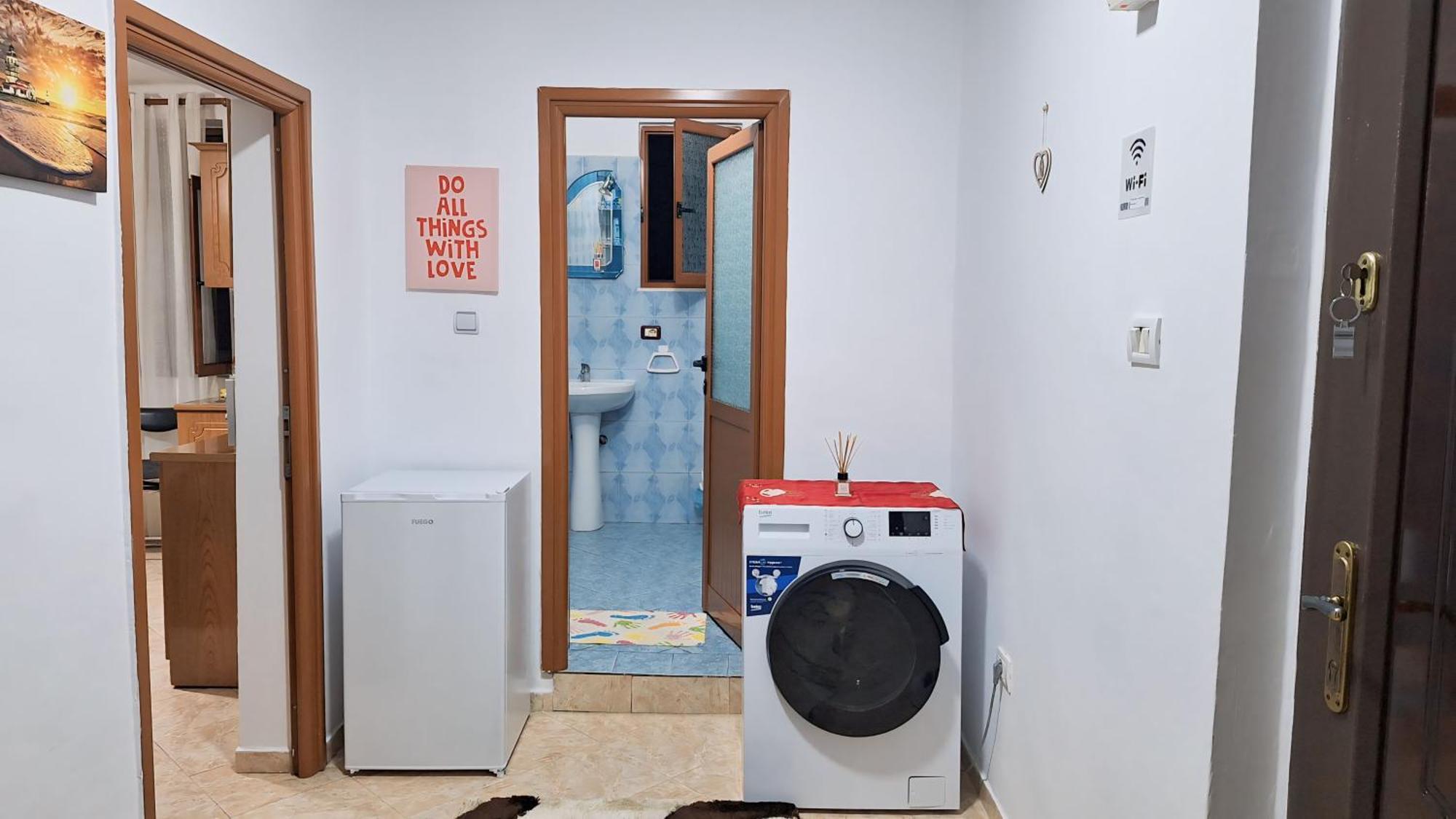 Promenade Apartment In City Centre Berat Bagian luar foto