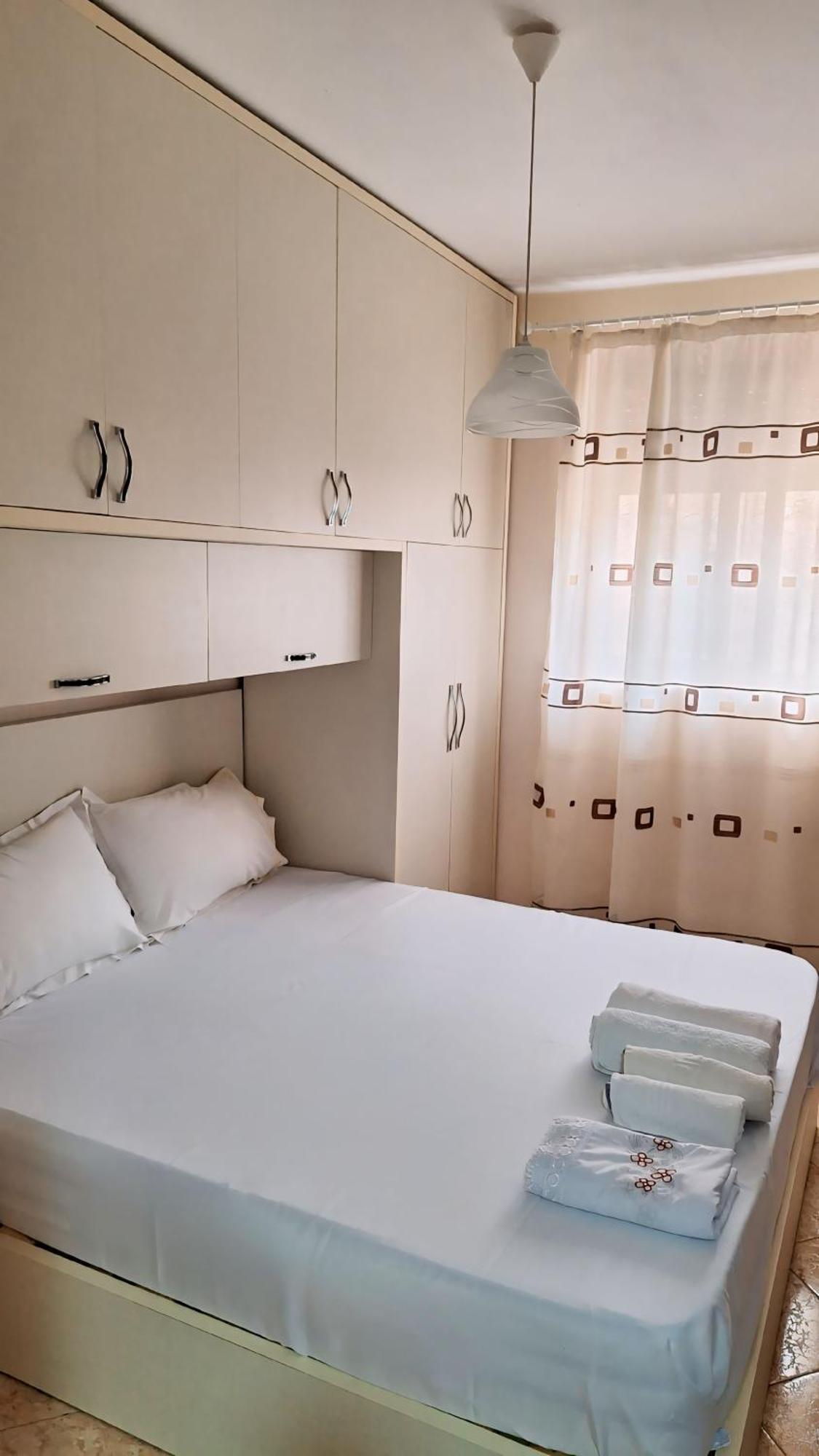 Promenade Apartment In City Centre Berat Bagian luar foto